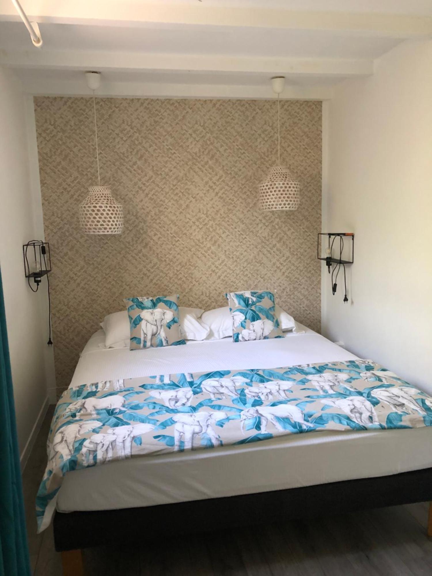 2 Pieces Independant Avec Son Jardinet Prive Hotel Borgo  Luaran gambar
